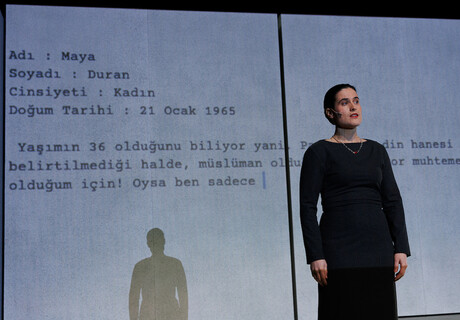 Serenade für Nadja – Theater Oberhausen – Ebru Tartıcı Borchers bringt Zülfü Livanelis Erfolgsroman auf die Bühne